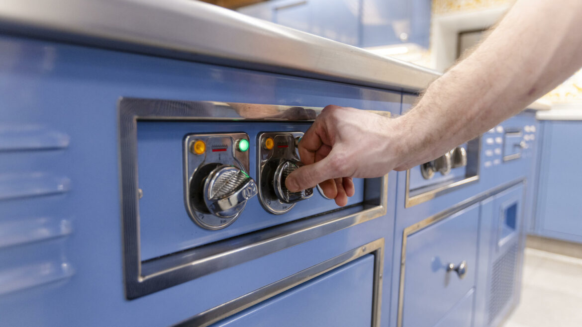 Details of the knobs in Onde Molteni kitchen