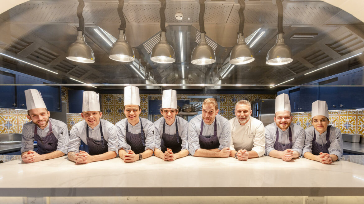 Onde kitchen brigade in front of Molteni kitchen